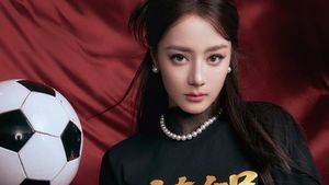 Potret Dilraba Dilmurat Jadi Striker di Film Kung Fu Soccer, Cantik Memesona