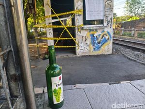 KAI Buka Suara Soal Bekas Halte Disegel Warga Diduga Tempat Mesum Gay