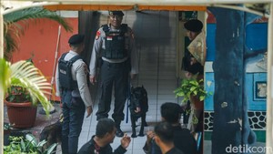 Wamendikdasmen Atip Sesalkan Teror Bom Saat MPLS di SD Srengseng Sawah