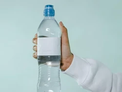 Duh! Anak Magang Kencingi Botol Minum Rekan Kerja Gegara Masalah Kantor