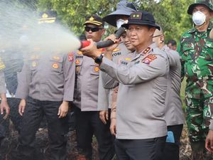 Kapolda Kalteng Terjun ke TKP Karhutla Tumbang Nusa yang Tak Kunjung Padam