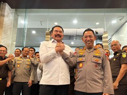 Kehangatan Sinergi Kapolri dan Jaksa Agung Salam Komando di Kejagung