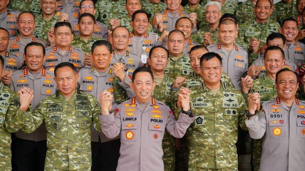 Momen Hangat Silaturahmi Kapolri-Panglima TNI dan Jajaran