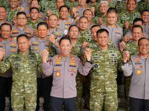 Momen Hangat Silaturahmi Kapolri-Panglima TNI dan Jajaran