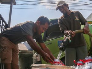 Kemarau Melanda, Warga Keranggan Tangsel Krisis Air Bersih