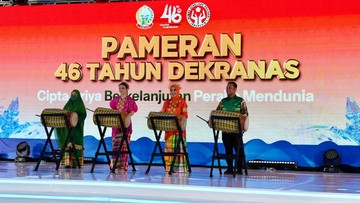 Kenakan Baju Adat Sulsel, Tri Tito Hadiri Syukuran 46 Tahun Dekranas