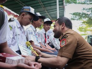 Ahmad Luthfi Tinjau Hari Pertama Pembelajaran di Sekolah Kemitraan