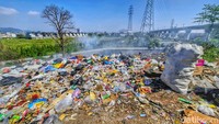 Sampah Menumpuk di Bojongsoang Bandung, Camat Sentil Oknum RW