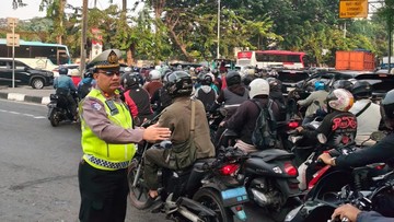 Hari Pertama Masuk Sekolah, Lalin Halim Arah Cawang Macet