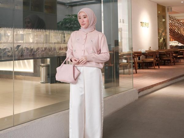 Single Era Larissa Chou: Style Nge-pink