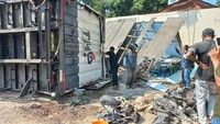Truk Kontainer Hantam Warung di Gronggong Cirebon, 2 Orang Meninggal