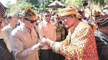 Buka Festival Liangkobori, Menbud Ajak Lindungi Warisan Prasejarah Muna