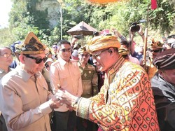 Buka Festival Liangkobori, Menbud Ajak Lindungi Warisan Prasejarah Muna