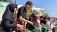 Hari Pertama Sekolah, Siswa di Lamongan Diajar Mahasiswa Australia