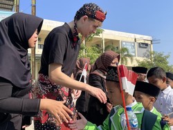 Hari Pertama Sekolah, Siswa di Lamongan Diajar Mahasiswa Australia