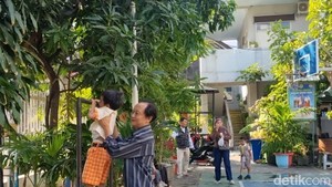 Cegah Fatherless, Pemkot Surabaya Imbauh Ayah Antar Anak Sekolah