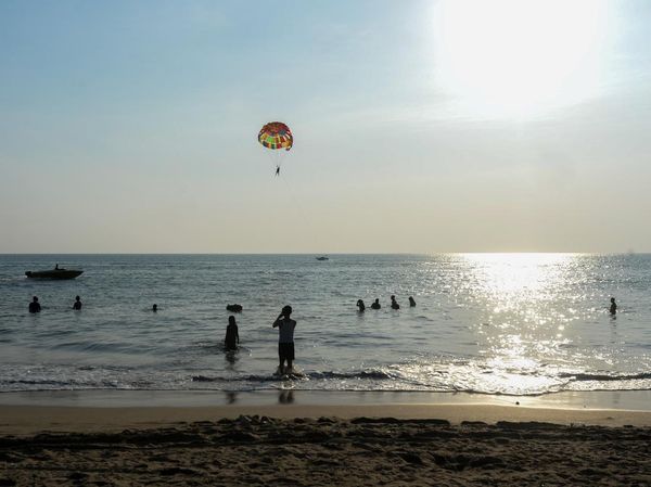 Pantai Anyer Tetap Aman Didatangi Wisatawan, Berada di Luar Zona Bahaya Anak Krakatau