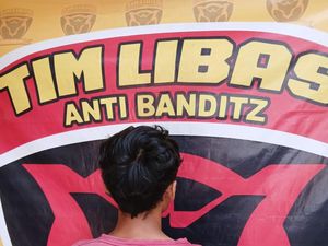 Pekerja Hotel di Jambi Ditangkap Usai Curi 2 Aki Alat Berat-Puluhan Liter Solar