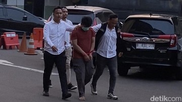 Penampakan Pria Pengirim Ancaman Bom di SDN Srengseng Sawah 15