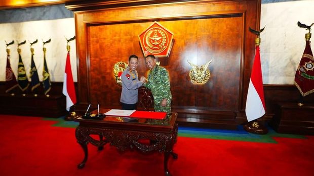 Kapolri Jenderal Listyo Sigit Prabowo beserta jajaran PJU Mabes Polri bersilaturahmi ke Mabes TNI, Cilangkap, Jakarta
