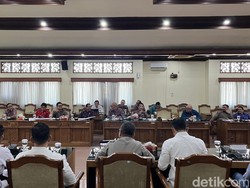 Dewan Pertanyakan Ketua MDA Bali Tak Pernah Hadir Tiap Diundang RDP