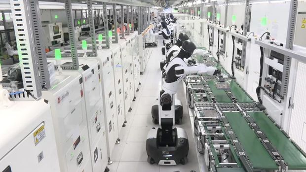robot agibot jadi 'buruh' di pabrik perakitan tablet di china. foto: tangkapan layar video streaming agibot.