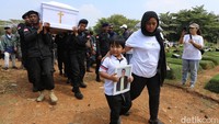 Selamat Jalan Temon! Isak Tangis Warnai Prosesi Pemakaman Sang Komedian