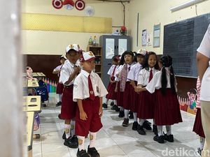 ASN Rela Telat Ngantor Demi Antar Anak Hari Pertama Sekolah di Kota Batu