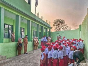 Sekolah Langganan Banjir di Dayeuhkolot, Siswa Baru Cuma 22 Orang