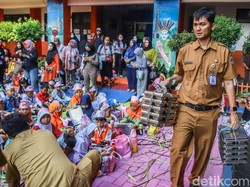 Anggaran MBG Dipisah dari Anggaran Pendidikan, DPR: Tingkatkan Gaji Guru!