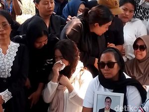 Suasana Haru di Pemakaman Temon