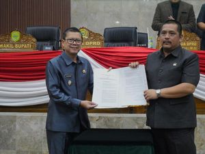 Pesan Kang Akur Usai DPRD Setujui Raperda Pertanggungjawaban APBD 2025