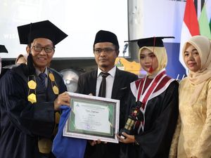 Kisah Wisudawan Terbaik UIN Jember, Lulus 1 Tahun 8 Bulan-Hafidz 30 Juz