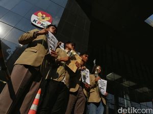 Aksi Mahasiswa Dorong KPK Cepat Tangani Kasus Febrie Adriansyah
