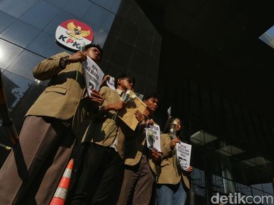 Aksi Mahasiswa Dorong KPK Cepat Tangani Kasus Febrie Adriansyah
