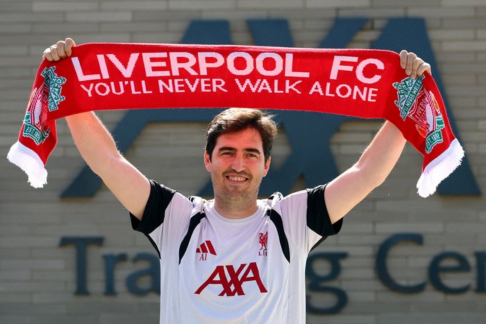 Soccer Football - Liverpool Press Conference - AXA Training Centre, Liverpool, Britain - July 13, 2026 Liverpool manager Androni Iraola poses for a photograph before the press conference REUTERS/Phil Noble     TPX IMAGES OF THE DAY