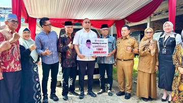 Andre Rosiade Serahkan Ambulans untuk Warga Pagambiran, Tegaskan Hadir dengan Kerja Nyata