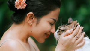 8 Potret Ariel Tatum Rayakan Ultah Kucing, Tumpengan & Undang Para Sahabat