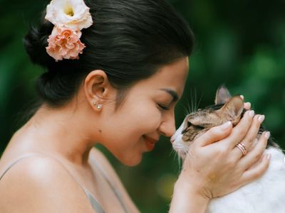 8 Potret Ariel Tatum Rayakan Ultah Kucing, Tumpengan & Undang Para Sahabat