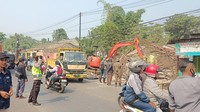40 Bangunan Liar yang Berdiri di Atas Drainase Parung Bogor Dibongkar