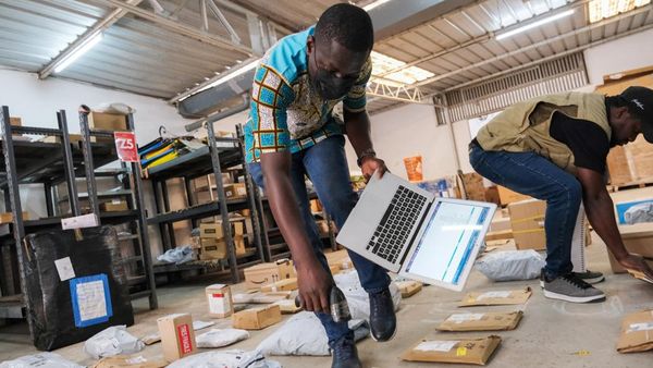Begini Cara Paket Amazon dan Walmart Bisa Sampai ke Tangan Pembeli di Afrika