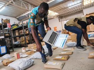 Begini Cara Paket Amazon dan Walmart Bisa Sampai ke Tangan Pembeli di Afrika