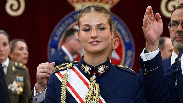 Potret Putri Leonor Lulus Pelatihan Militer, Siap Jadi Calon Ratu Spanyol