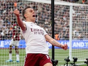 Arsenal Kirim Leandro Trossard ke Besiktas