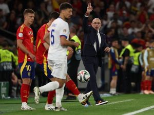 Bagaimana Spanyol Hentikan Kuartet Lini Depan Prancis?