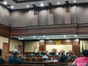 HRD BlueRay Ngaku Tulis Kode-Masukan Uang ke Amplop untuk Pejabat Bea Cukai
