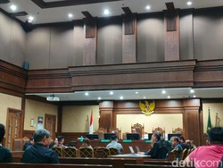 Bos Kargo Beri Kartu Kredit ke Anak Buah Buat Bayar Karaoke Pejabat Bea Cukai