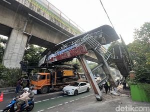 5 Fakta Sopir Angkut Crane Meleng Berujung JPO Tendean Doyong