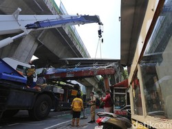 Kerugian JPO Tendean Miliaran Rupiah, Pemprov DKI Colek Perusahaan Pemilik Truk
