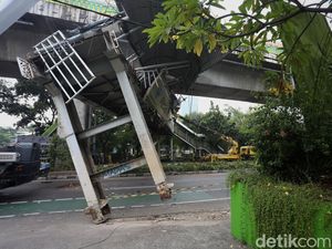 Cegah Truk Nyangkut, Dishub DKI Pasang Rambu Batas Tinggi di JPO-Underpass